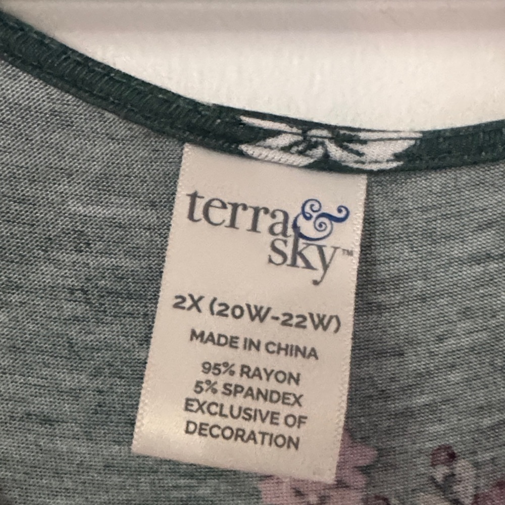 Floral Green Women's Top - Picture 2 of 5